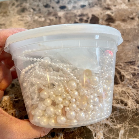 Crafting Pearls Container - Picture 1 of 3